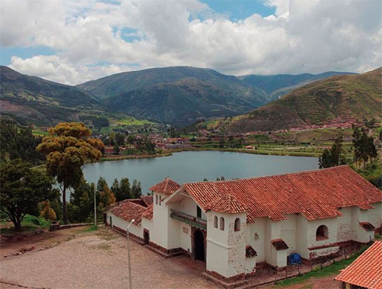 Templo de Canincunca en ruta del Barroco Andino